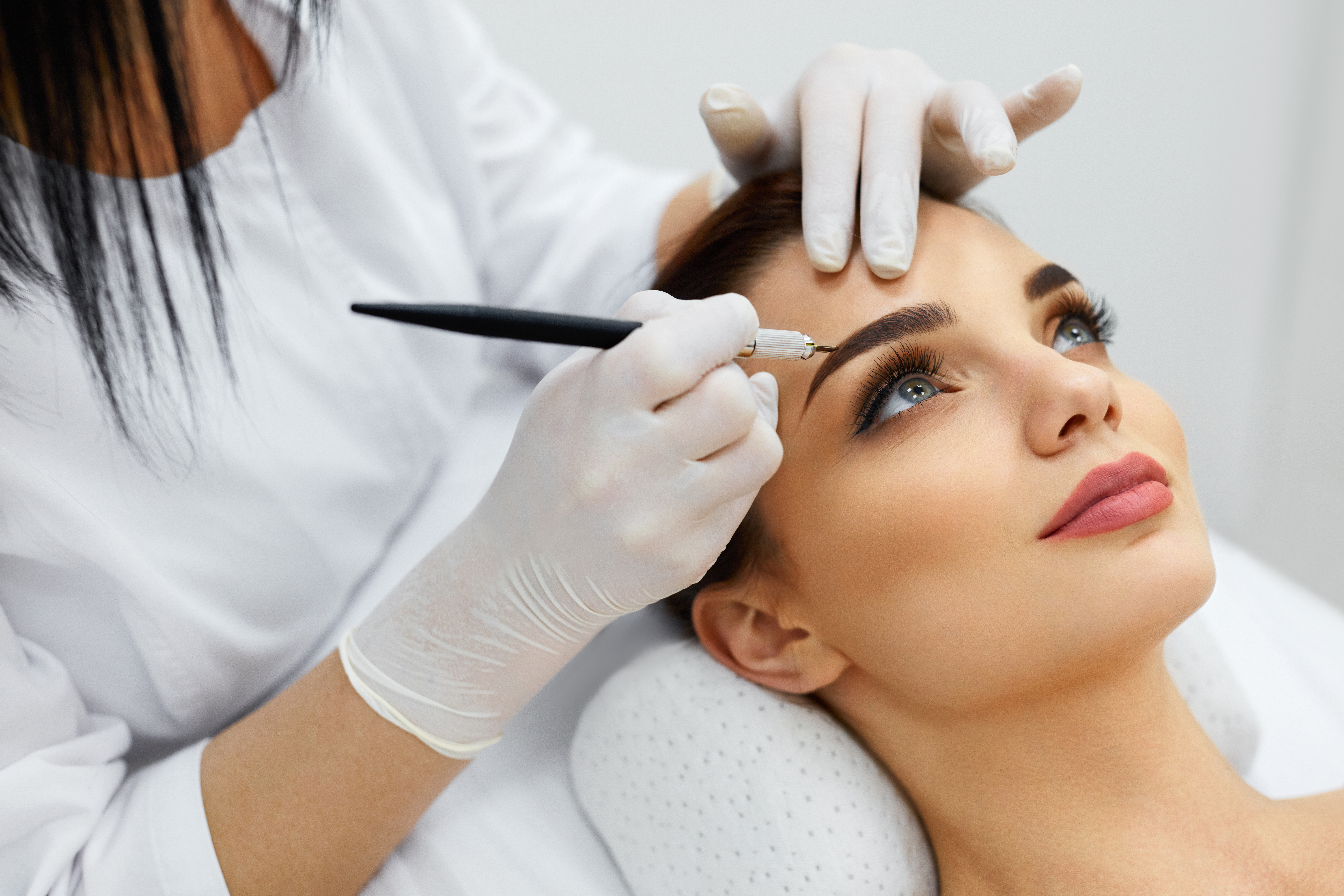 Permanent,Makeup,For,Eyebrows.,Closeup,Of,Beautiful,Woman,With,Thick